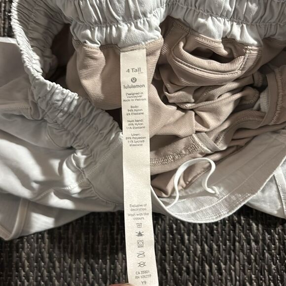 Lululemon Hotty Hot Short II *Long 4" - Picture 6 of 8